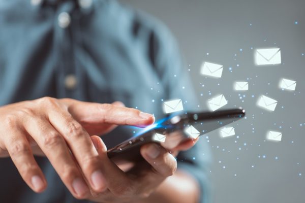 Pourquoi et comment envoyer des campagnes SMS à vos clients ?