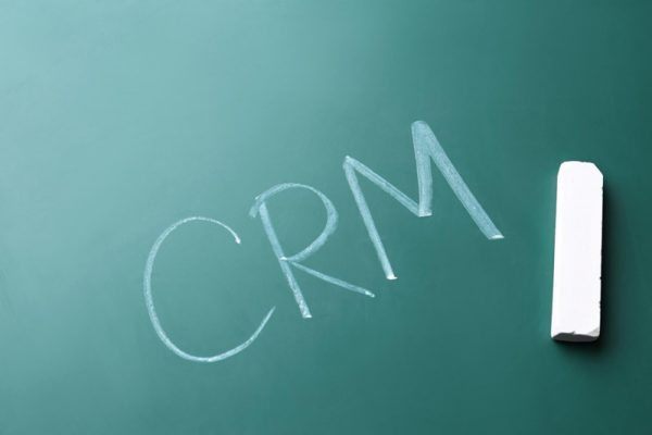 HubSpot vs Monday Sales CRM : lequel choisir pour piloter vos ventes ?