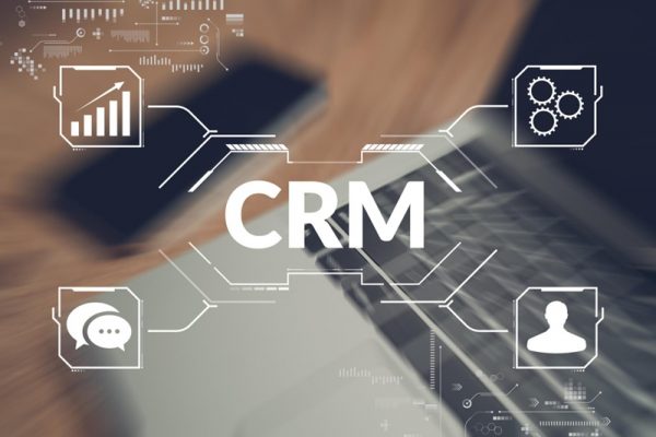 Comment choisir entre CRM généraliste et outil spécialisé selon la taille de son équipe ?